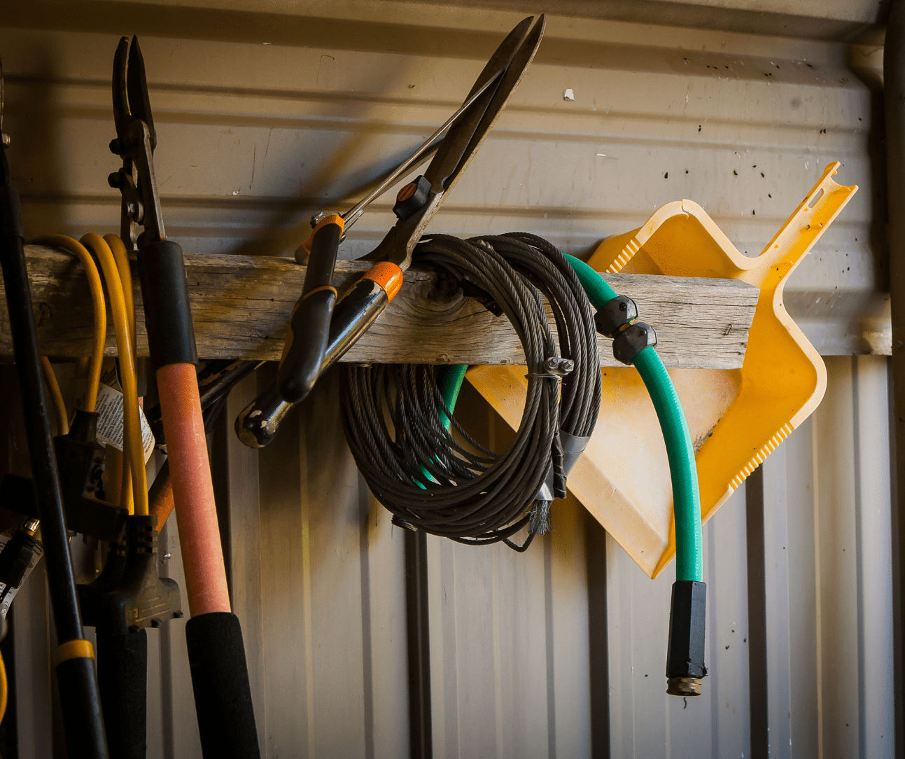 Summer Yard Cleanup Do's and Don'ts - 505-Junk